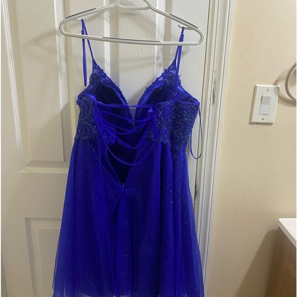 Royal Blue Homecoming Dress Size 6 Would like to sell by June 10th - Picture 2 of 3